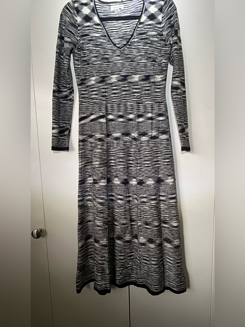 Calvin Klein Black & White V-Neck Long Sleeve Knit Dress